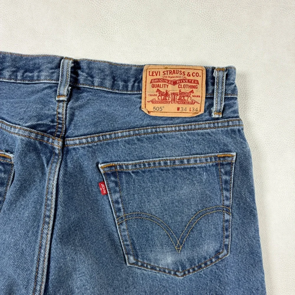 Vintage Levis 505 Regular Fit Jeans Mens 32x34 Medium Wash Straight Leg Denim